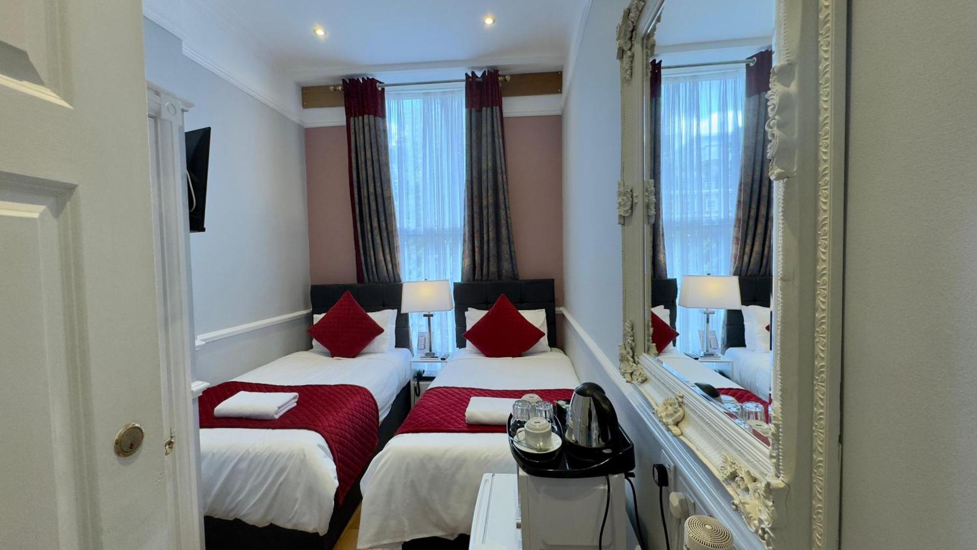 Classic Hyde Park Hotel 2*