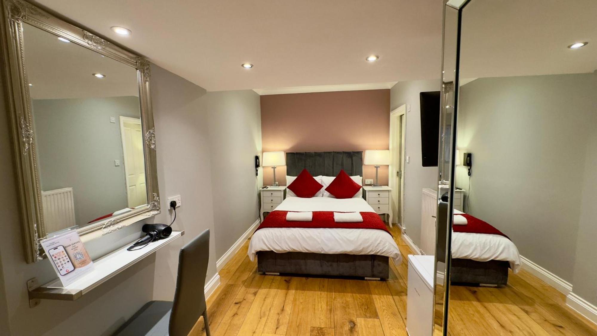 Classic Hyde Park Hotel London