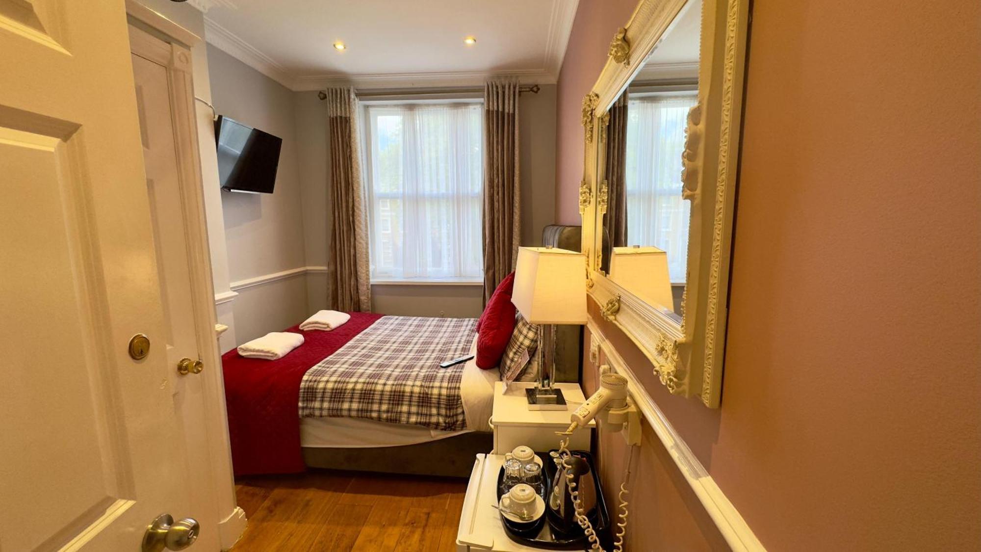 Classic Hyde Park Hotel 2*