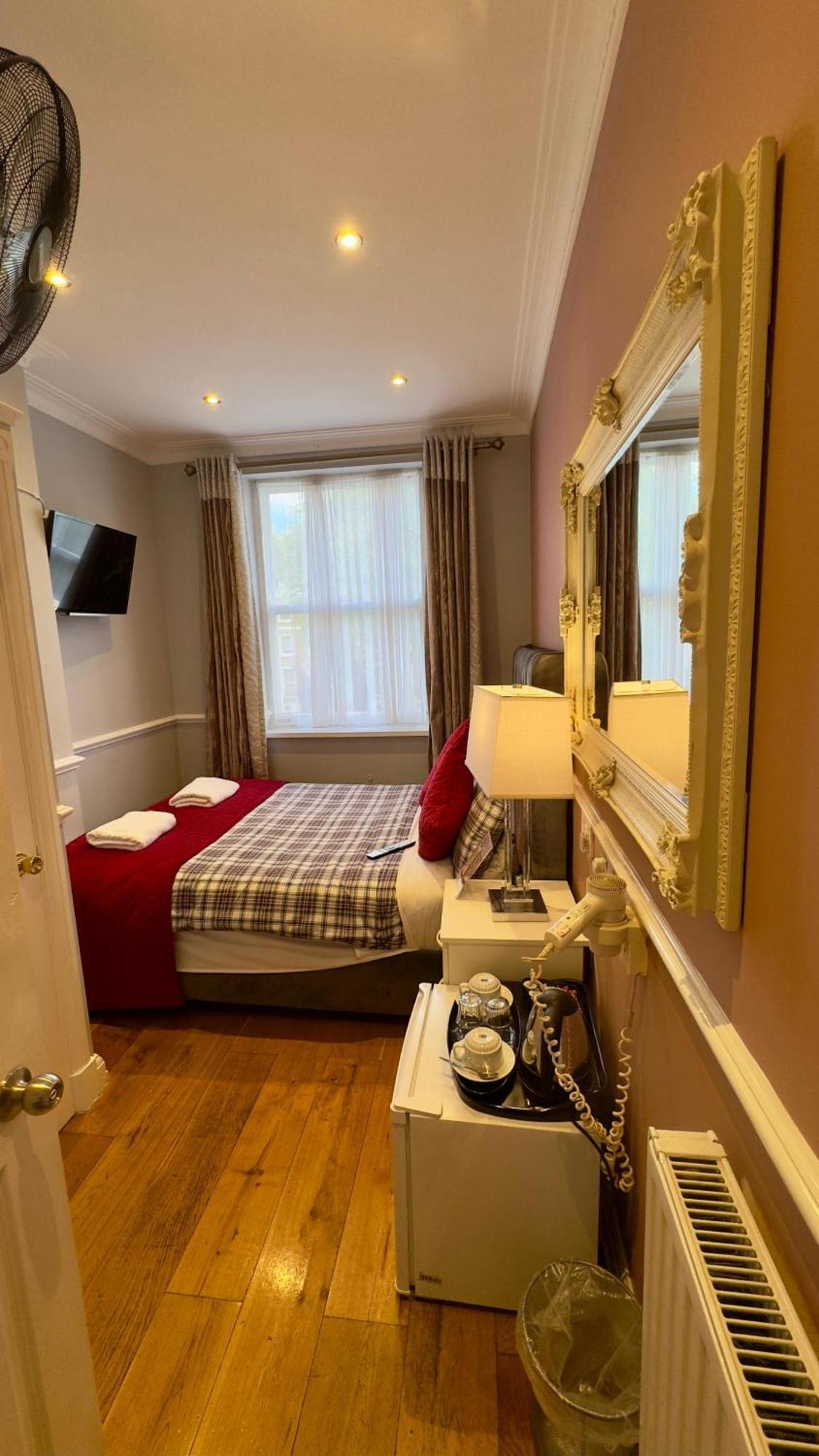 Classic Hyde Park Hotel London