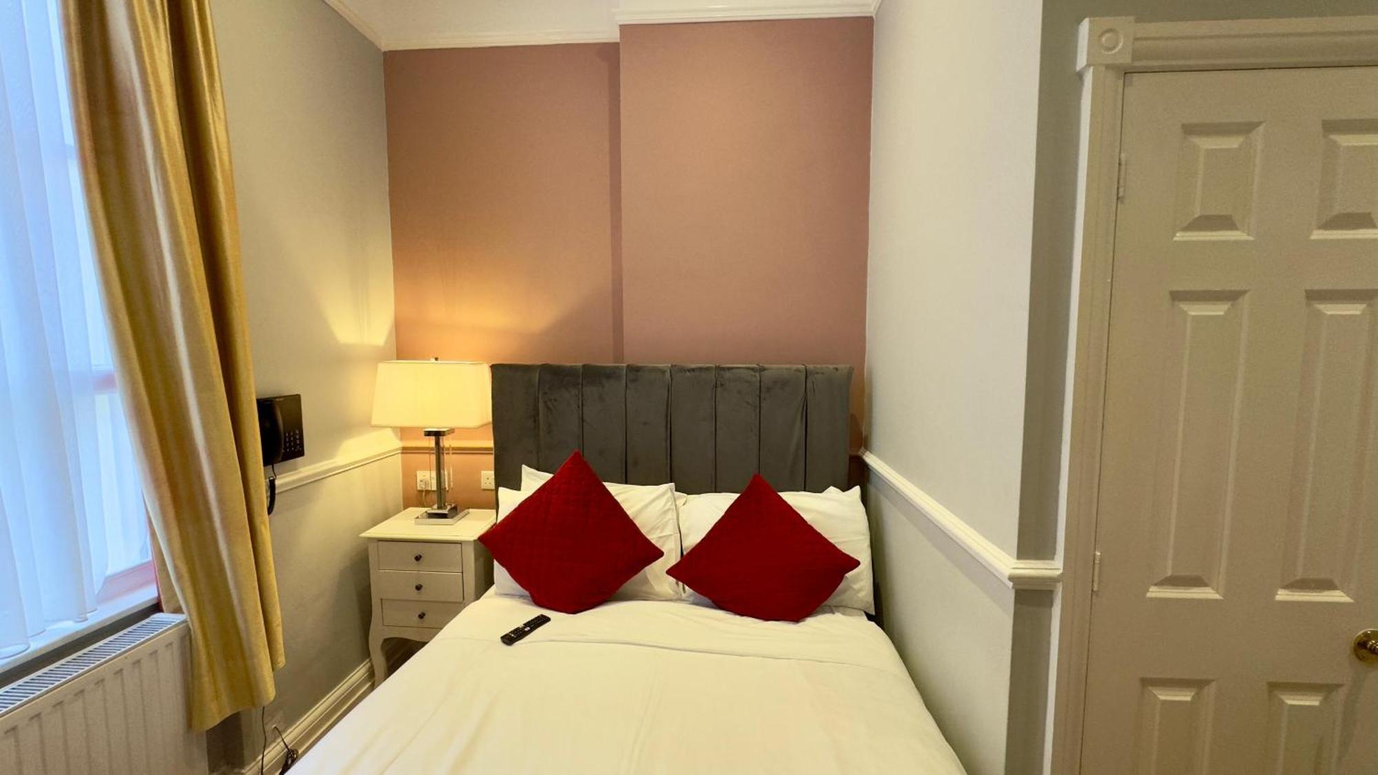 Classic Hyde Park Hotel 2*
