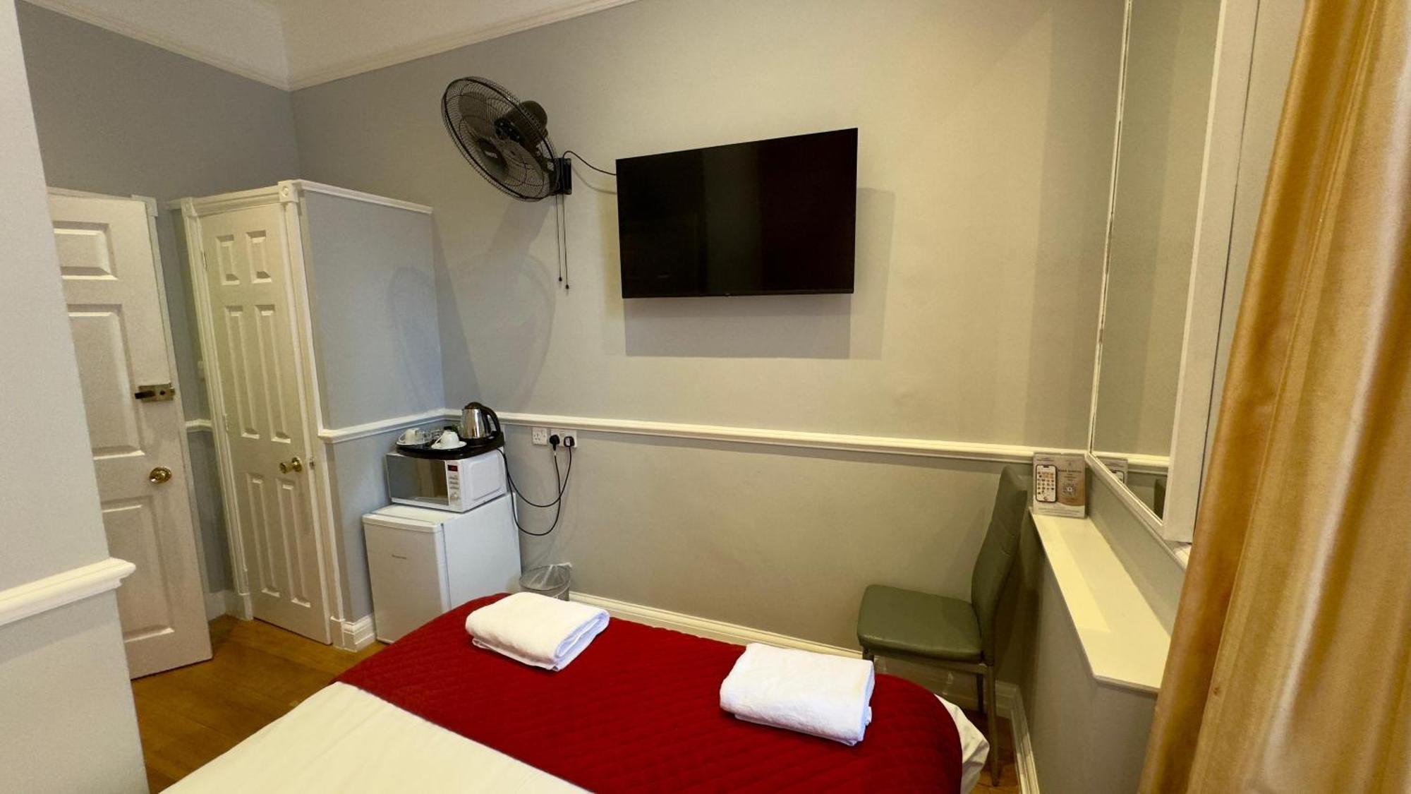 Classic Hyde Park Hotel London